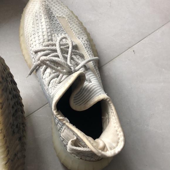 Yeezy shoes - Picture 2 of 2